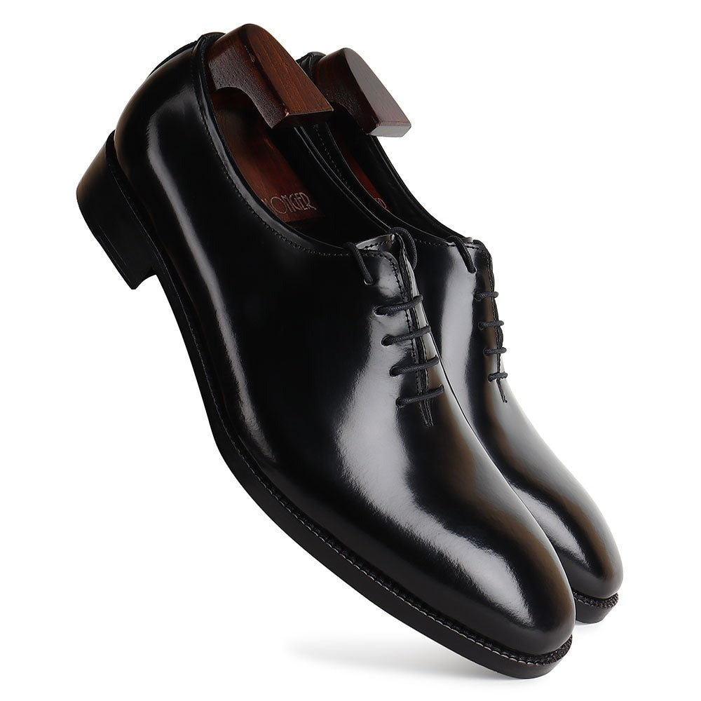 Black Brushed Wholecut On Symetrical Last