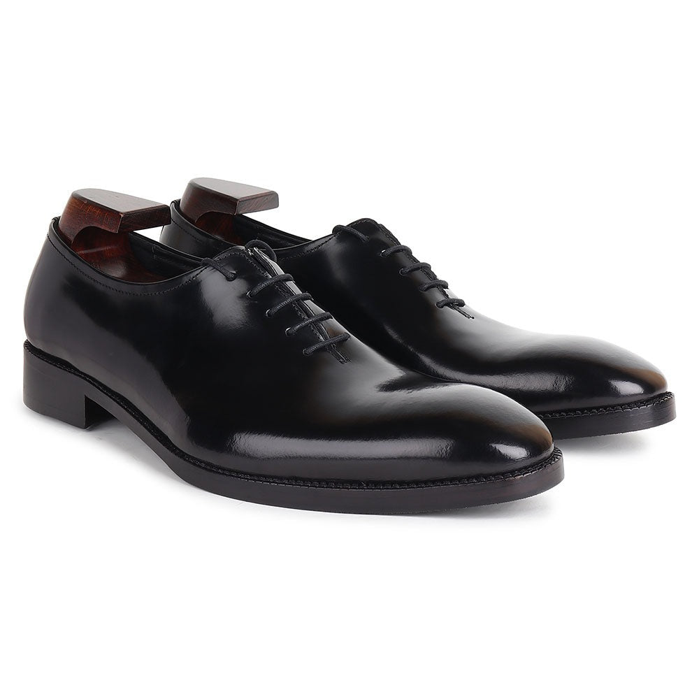 Black Brushed Wholecut On Symetrical Last